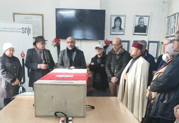 الصحفيون يودعون زميلهم الفقيد كمال العبيدي (شهادات مؤثرة في كلمات التأبين) .