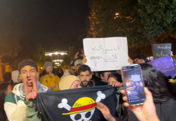 شباب Génération Z يتظاهرون مساء ذكرى 14 جانفي وسط العاصمة (فيديو)