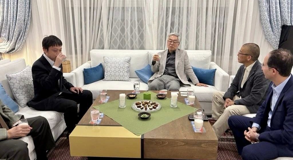 سفير اليابان بتونس في أول تجربة للصيام في حياته (صور)