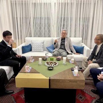 سفير اليابان بتونس في أول تجربة للصيام في حياته (صور)