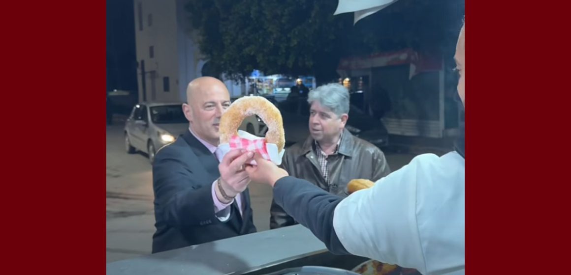 00 فيديو للسفير الأمريكي بتونس جو بزي في سحور رمضان