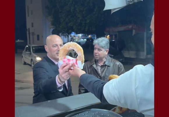 فيديو للسفير الأمريكي بتونس جو بزي في سحور رمضان