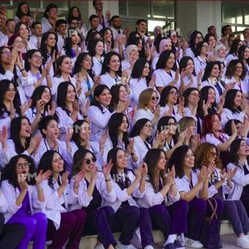 الأستاذ سامي الجلولي يكتب بكل فخر عن “طبيبات تونس” أولا… ثم البقية !”