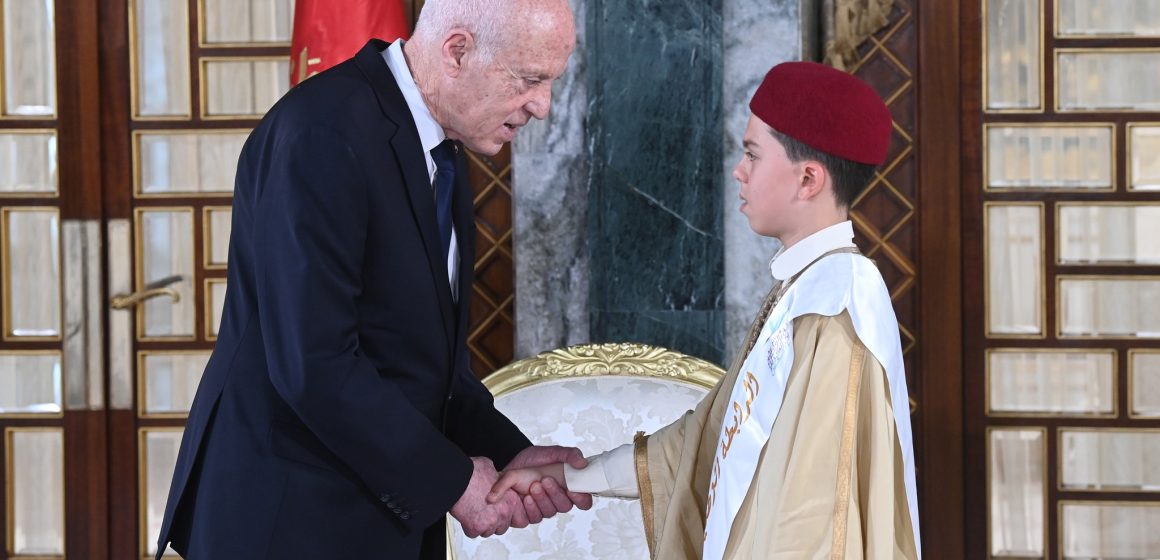 بالصور/ الرئيس يشرف على موكب توزيع الجوائز على المتفوقين في مسابقة حفظ القرآن