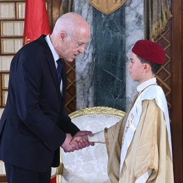 بالصور/ الرئيس يشرف على موكب توزيع الجوائز على المتفوقين في مسابقة حفظ القرآن