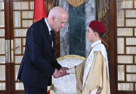 بالصور/ الرئيس يشرف على موكب توزيع الجوائز على المتفوقين في مسابقة حفظ القرآن