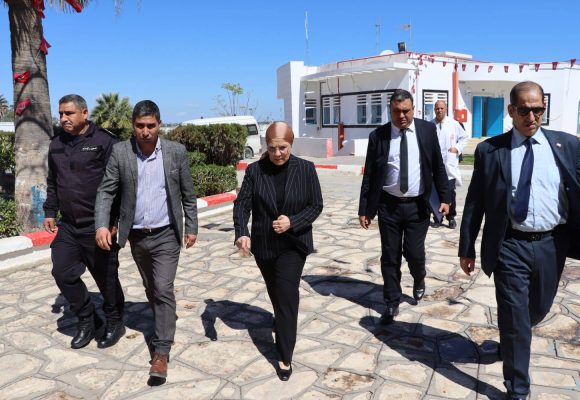 وزيرة العدل تتفقد ظروف ايداع الأطفال الجانحين بمركز سيدي الهاني
