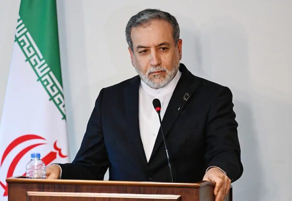  إيران/ عراقجي ينفى وجود محادثات مع واشنطن و البيت الأبيض يهدد…