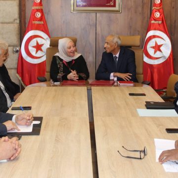 شركة نقل تونس تمضي اتفاقية مع المدرسة الوطنية للإدارة في مجال التكوين المستمر