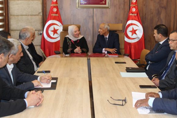 شركة نقل تونس تمضي اتفاقية مع المدرسة الوطنية للإدارة في مجال التكوين المستمر