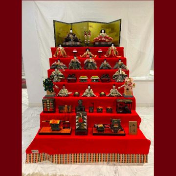 00 عادات من اليابان/ عيد الفتيات: دمى “هينا نينغيو” و حلويات “هيشي موتشي”