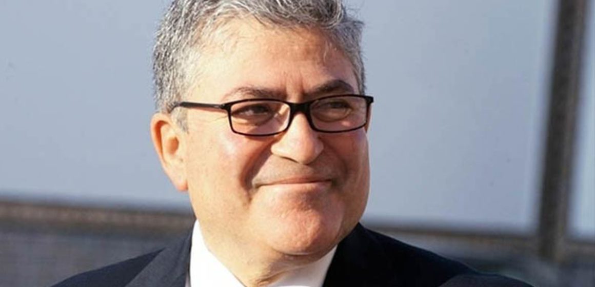 تم أخيرا الاتصال بالأميرال كمال العكروت لتسلم جواز سفره الجديد