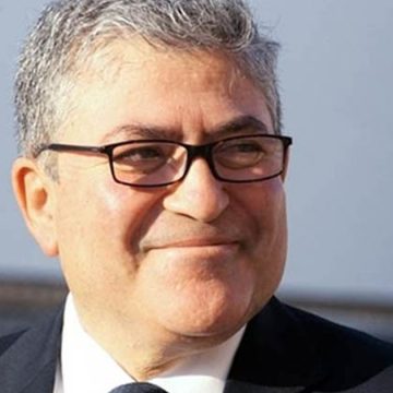 تم أخيرا الاتصال بالأميرال كمال العكروت لتسلم جواز سفره الجديد