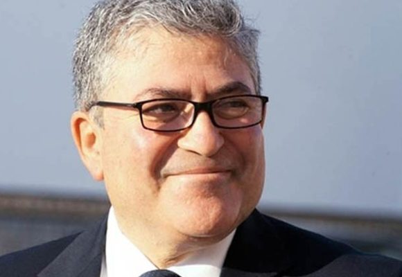 تم أخيرا الاتصال بالأميرال كمال العكروت لتسلم جواز سفره الجديد