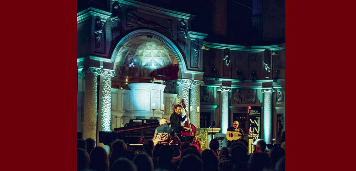 أنور براهم الدورة 11 لسيكا جاز: أنور براهم يعزف مع Klaus Gesin, Björn Myer & Khaled Yassine