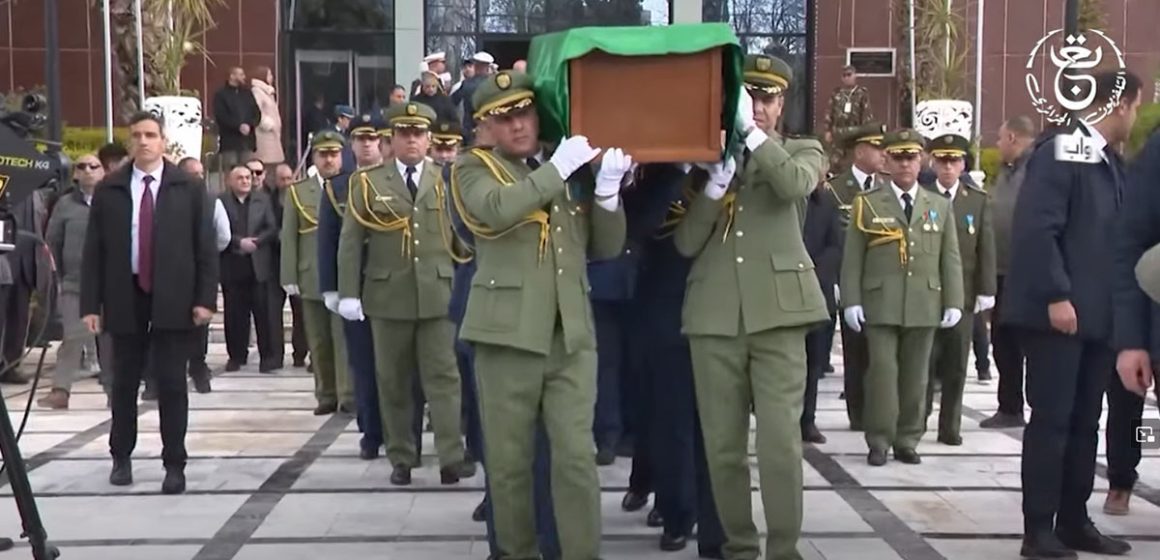 باتنة- الجزائر: الرئيس تبون يشرف على جنازة سلفه الرئيس الأسبق اليامين زروال