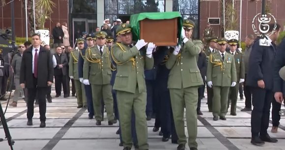 باتنة- الجزائر: الرئيس تبون يشرف على جنازة سلفه الرئيس الأسبق اليامين زروال