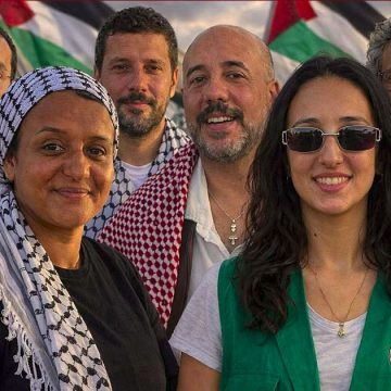 00 الرابطة: لا لتجريم التضامن ومحاولة إسكات الأصوات الداعمة للحق الفلسطيني