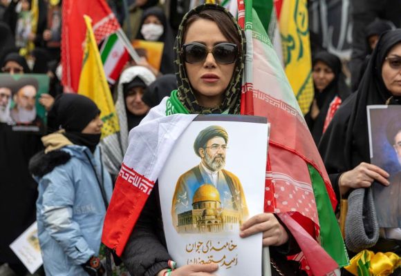 أمريكا قُوّةٌ آيلة للسّقوط، وإيران ستظلّ باقية ما بقي الزّمان