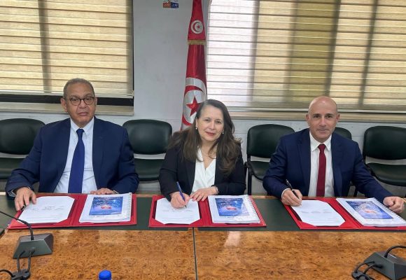 ️توقيع ميثاق التنافسية للنهوض بقطاع الصناعات الإلكترونية في أفق سنة 2030