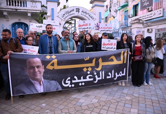 صور اليوم: مقر نقابة الصحفيين: تزامنا مع الاحتفاظ بزياد الهاني، تنفيذ وقفة تضامنية مع مراد