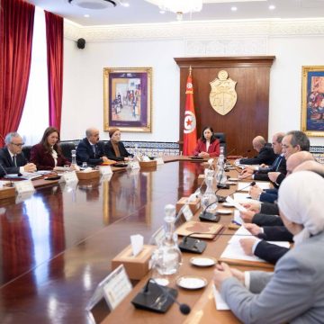 القصبة: مجلس وزراء يقرر الترفيع في الأجور في القطاعين العام والخاص