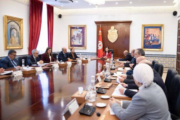 القصبة: مجلس وزراء يقرر الترفيع في الأجور في القطاعين العام والخاص