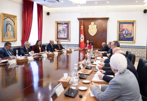 القصبة: مجلس وزراء يقرر الترفيع في الأجور في القطاعين العام والخاص