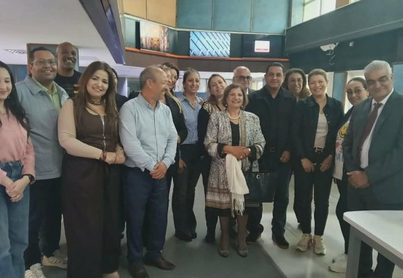 التلفزة تستقبل نبيهة بن صميدة، أول وجه أطل من الشاشة الصغيرة على التونسيين (صور)