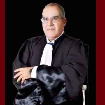 بوبكر بالثابت العميد بوبكر بالثابت يدعو زملاءه لاجتماع لتنسيق الدفاع عن سلفه العميد الطبيب