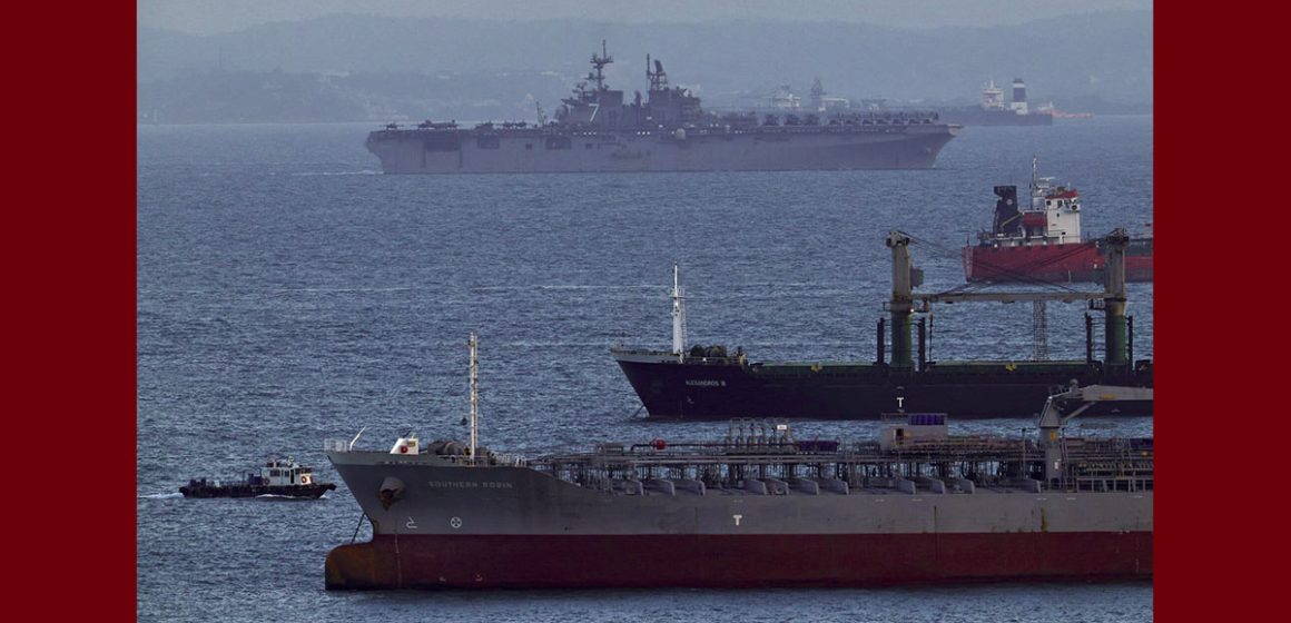 الآلاف من افراد القوات الأمريكية يطوقون السفن في موانىء ايران