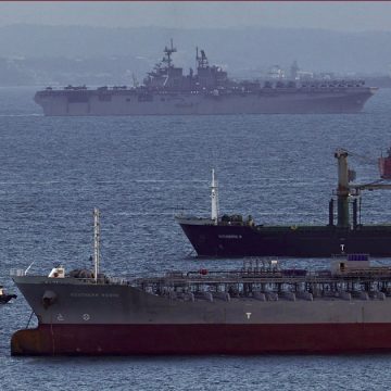 ايران الآلاف من افراد القوات الأمريكية يطوقون السفن في موانىء ايران