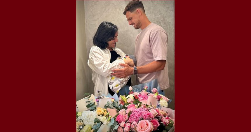 صورة اليوم: أول ظهور للمولود الأول لأنس جابر و زوجها كريم كمون