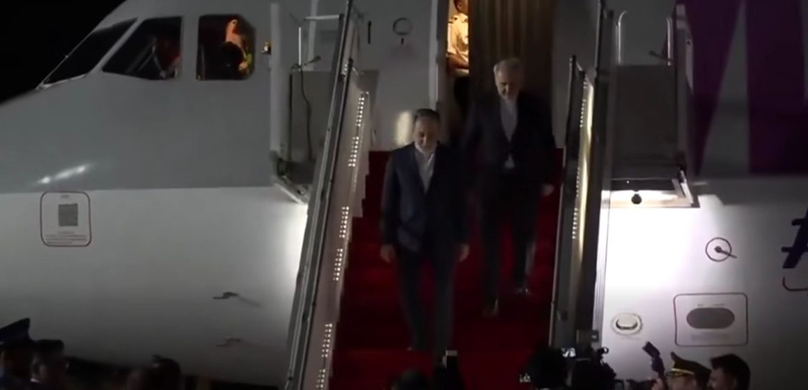 لحظة وصول عباس عراقجي وزير خارجية ايران لاسلام أباد