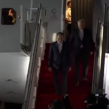 لحظة وصول عباس عراقجي وزير خارجية ايران لاسلام أباد