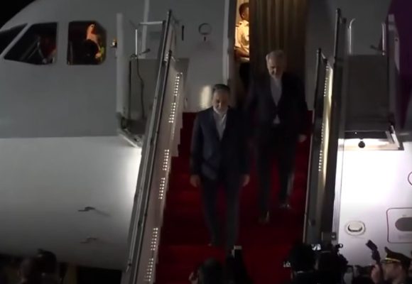 لحظة وصول عباس عراقجي وزير خارجية ايران لاسلام أباد