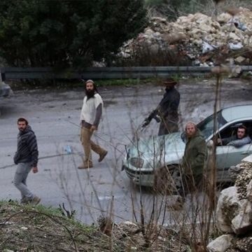 جالود: مستوطنون إسرائيليون يطردون فلسطينيين من بيوتهم بعد احراقها