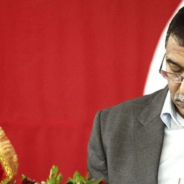 الأستاذ المرزوقي يعزي السياسي المعتقل عبد الحميد الجلاصي في وفاة أمه