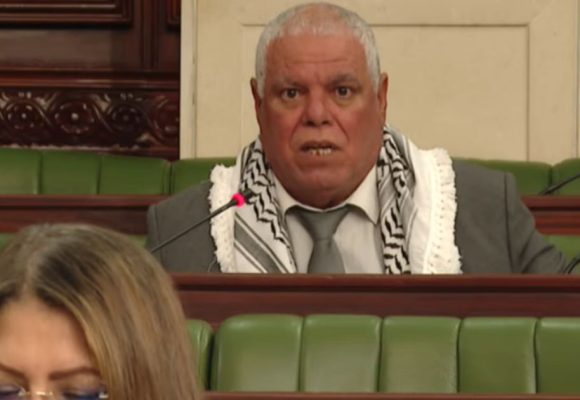 النائب علي يحيي المربين في اضرابهم و يدعو الدولة إلى الإلتزام باتفاقياتها (فيديو)