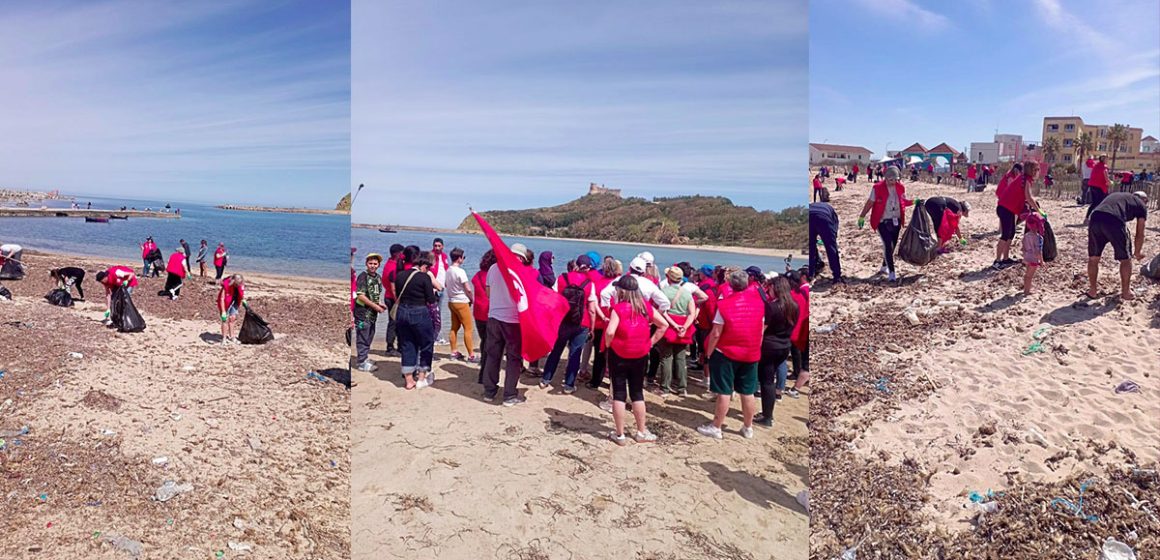 على هامش انطلاق رالي الياسمين النسائي من بني مطير، تنظيف شاطىء طبرقة