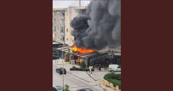 بومهل: بعد السيطرة على الحريق، مطعم Le Parisien يطمئن زبائنه