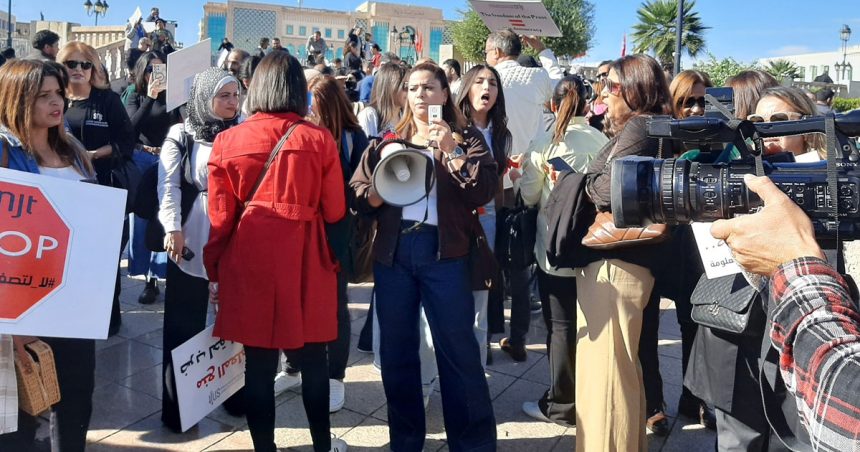 الإعلام التونسي بين مطرقة الرداءة وسندان البقاء