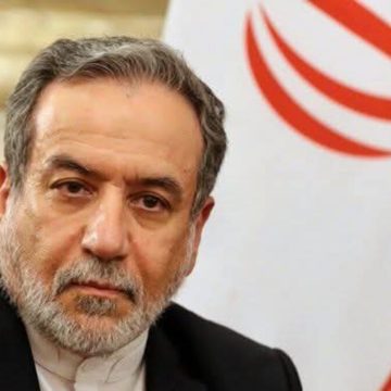 عراقجي يعود إلى باكستان بعد تعثر المفاوضات في عمان و لقاء متوقع مع بوتين