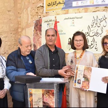 الملتقى الوطني للمبدعات العصاميات في التعبير التشكيلي