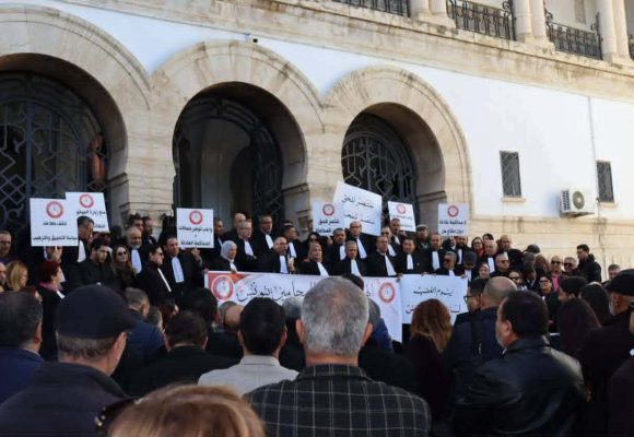 عمادة المحامين تعلم رؤساء فروعها الجهوية بترتيبات التحركات الاحتجاحية