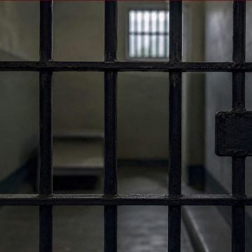 في دولة بدون سفير: الكرباعي يعلن عن وفاة جديدة لتونسي في السجون الإيطالية