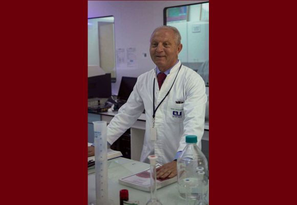 معايدة: موظفو Unimed للأدوية يدعون بالصحة و الأمل والطمأنينة لمؤسسها رضا شرف الدين
