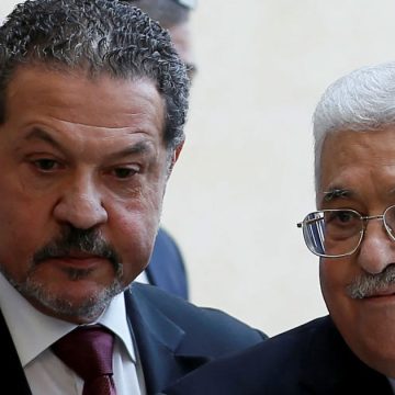 Yasser-et-Mahmoud-Abbas فلسطين : حركة فتح بين شرعية التنظيم وإشكالية التوريث السياسي