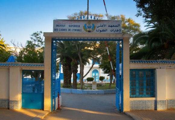 النساء الديمقراطيات: من أجل النفاذ إلى العمل لخريجي المعهد العالي لإطارات الطفولة بقرطاج درمش