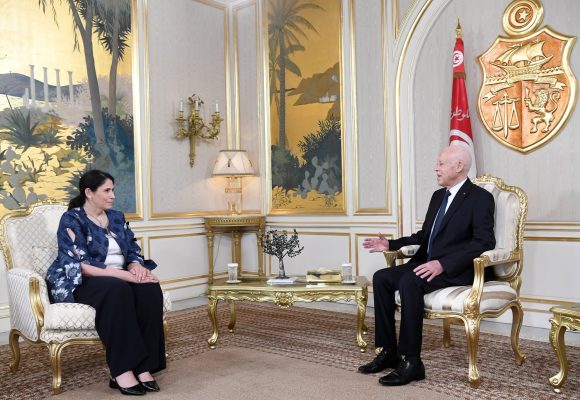 الرئيس يهنىء مليكة حدادي نائبة رئيس مفوضية الإتحاد الإفريقي و الجزائر عبر هذا النجاح